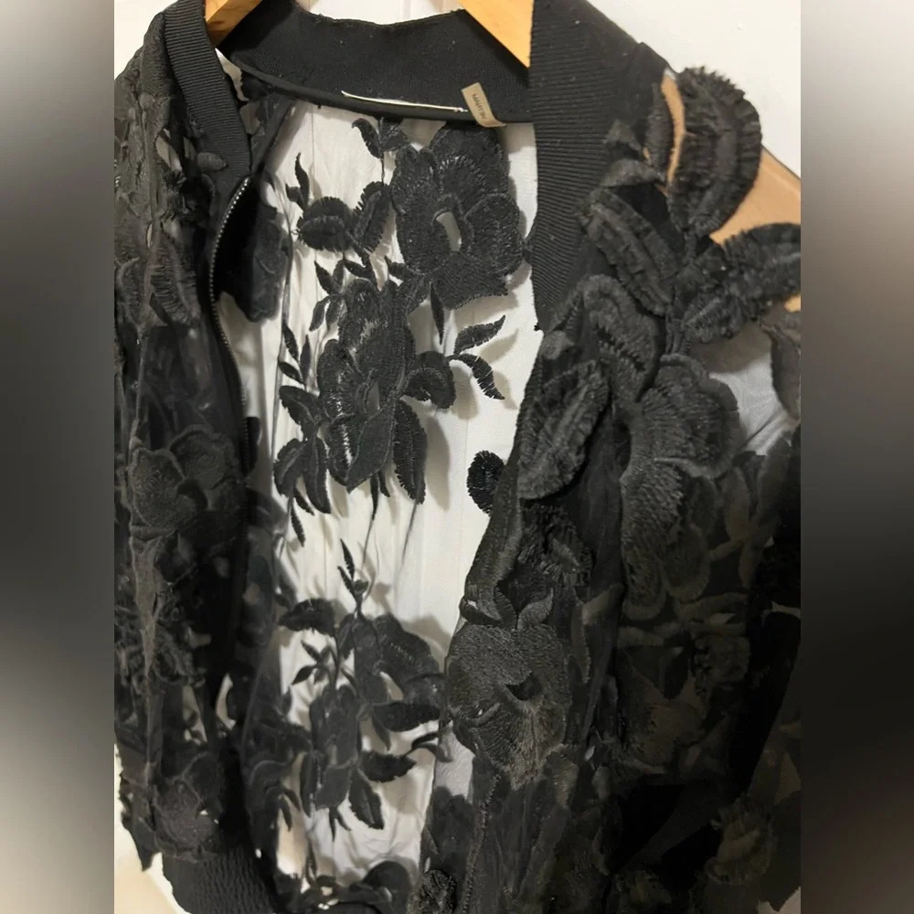 TAHARI CARDIGAN Size Small - Picture 6 of 8